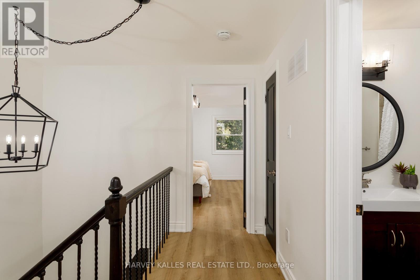 1084 Bordeaux Court, Mississauga, Ontario  L5H 4B4 - Photo 29 - W12443263