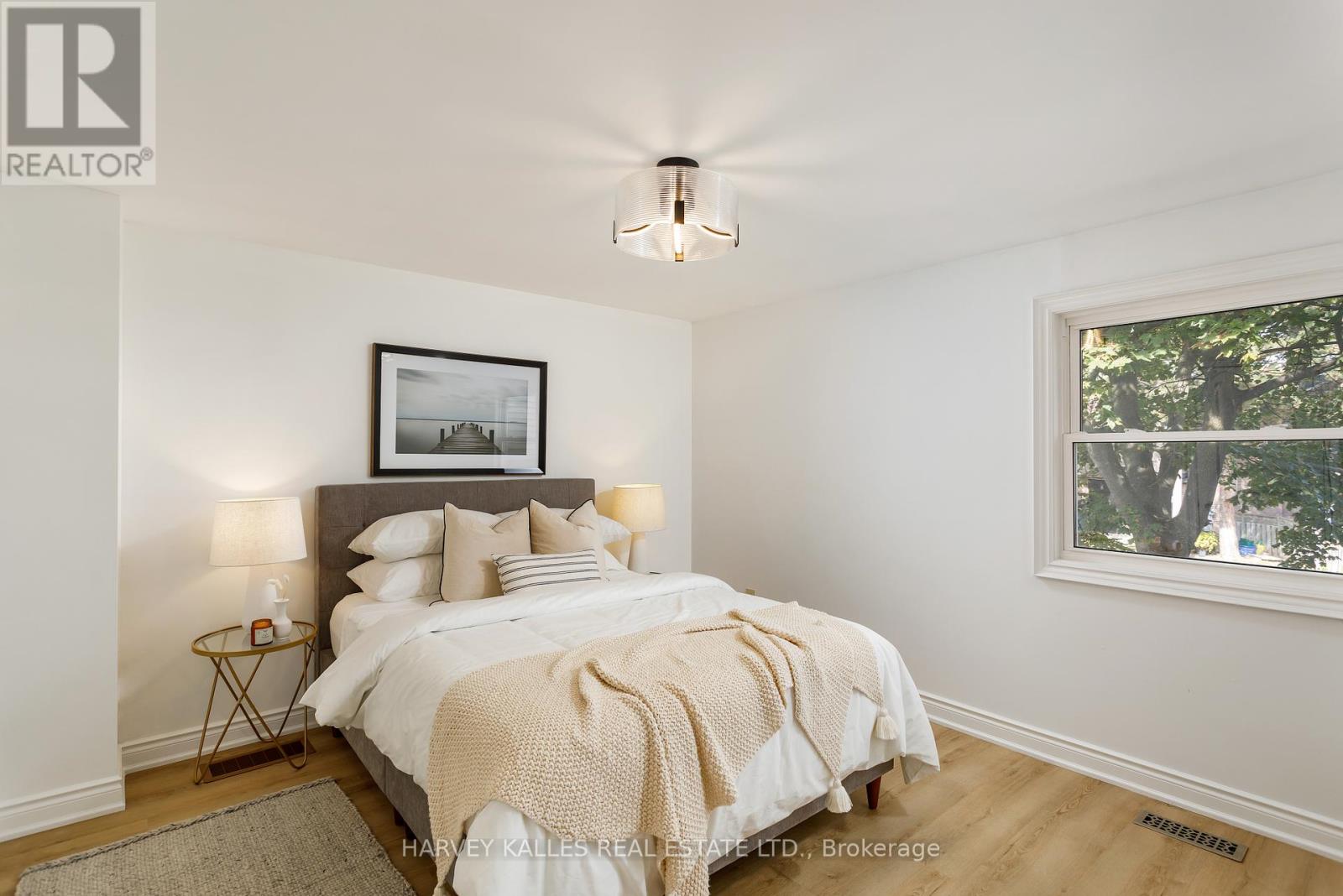 1084 Bordeaux Court, Mississauga, Ontario  L5H 4B4 - Photo 30 - W12443263