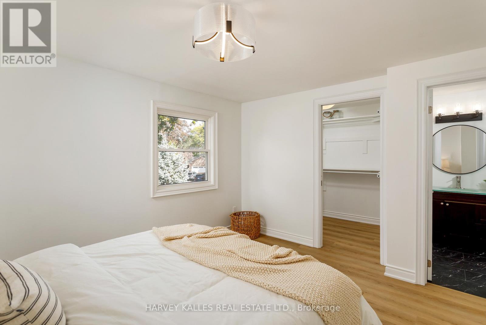 1084 Bordeaux Court, Mississauga, Ontario  L5H 4B4 - Photo 31 - W12443263