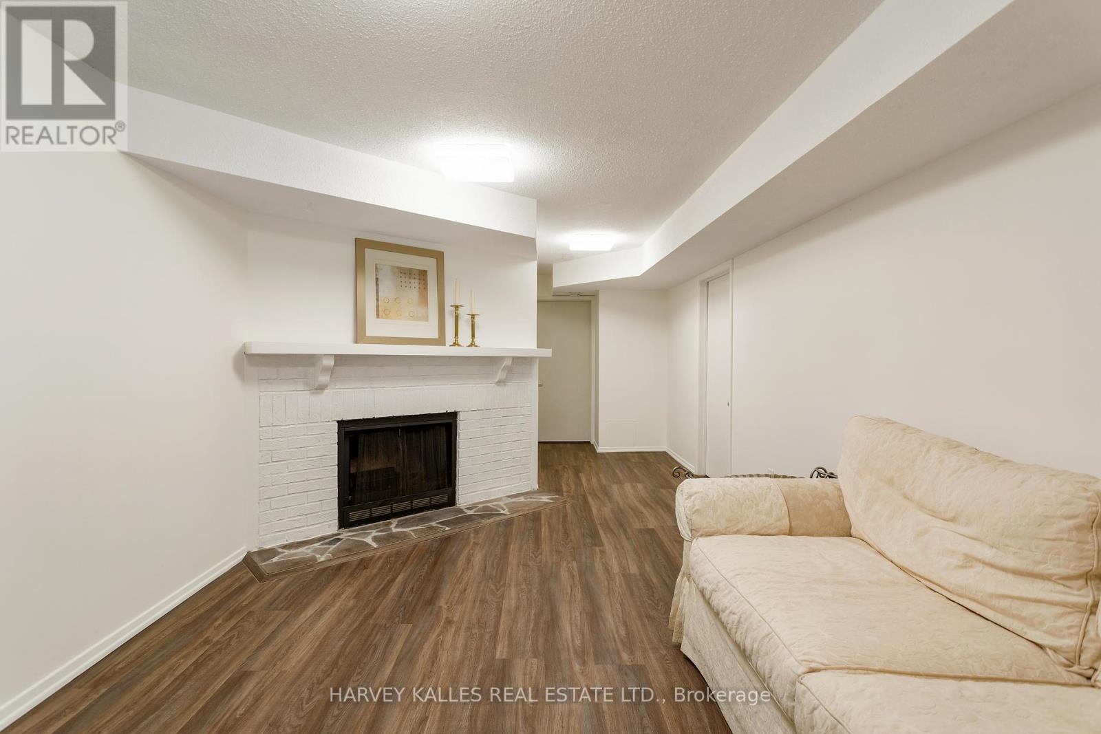1084 Bordeaux Court, Mississauga, Ontario  L5H 4B4 - Photo 41 - W12443263