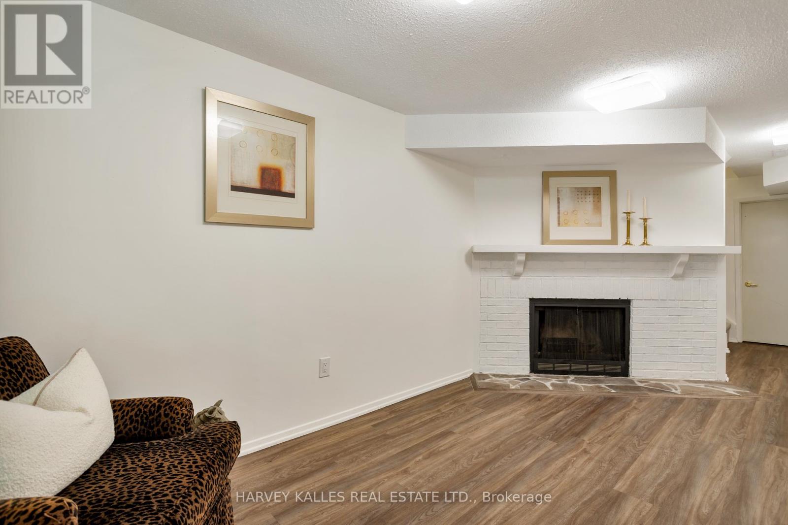 1084 Bordeaux Court, Mississauga, Ontario  L5H 4B4 - Photo 43 - W12443263