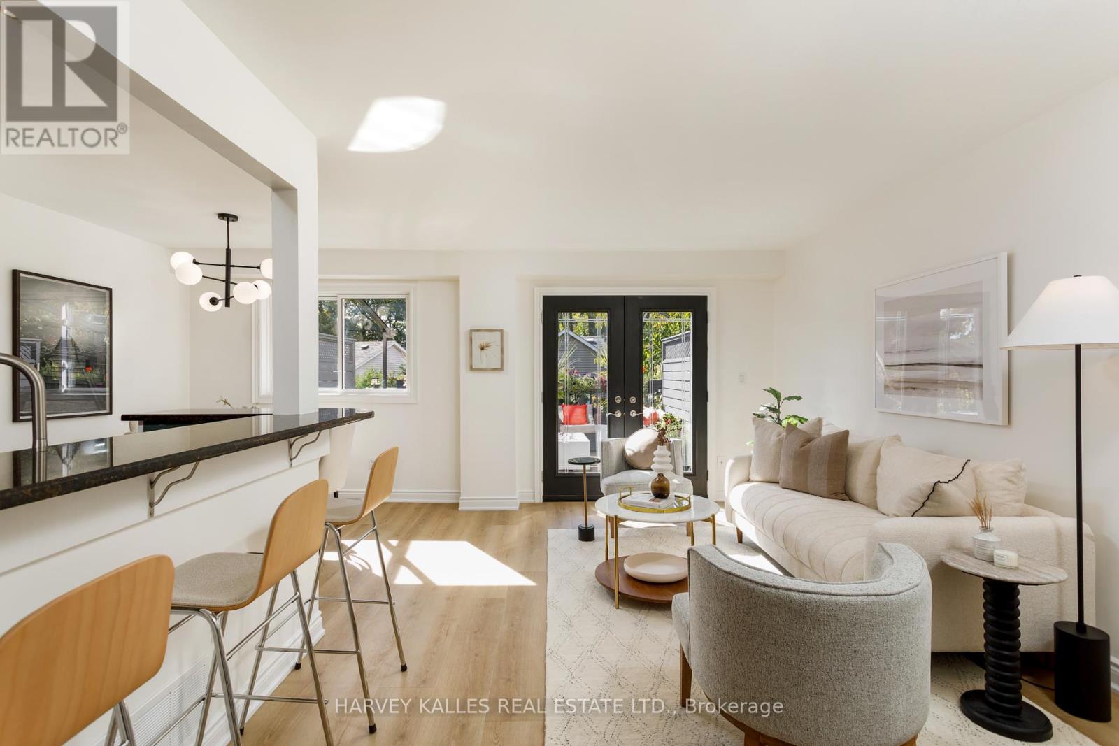 1084 Bordeaux Court, Mississauga, Ontario  L5H 4B4 - Photo 7 - W12443263