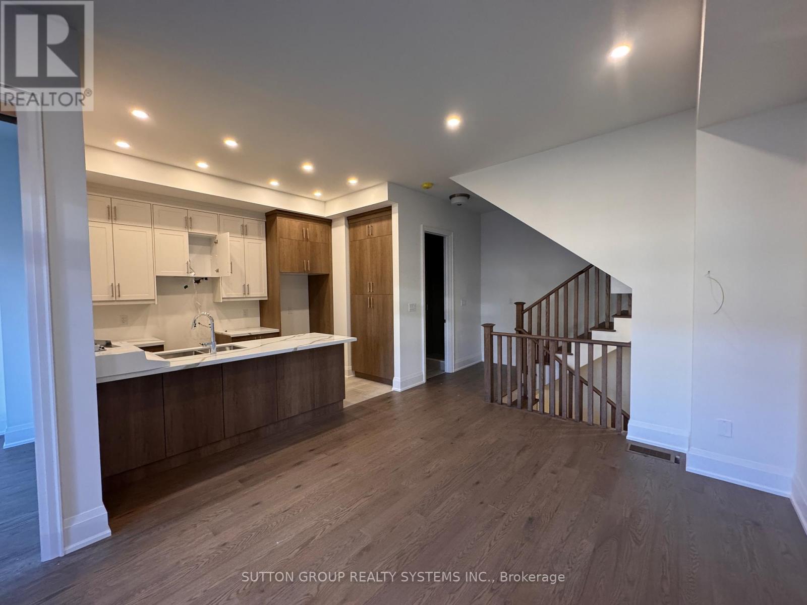 3302 Azam Way, Oakville, Ontario  L6M 4K1 - Photo 6 - W12443274