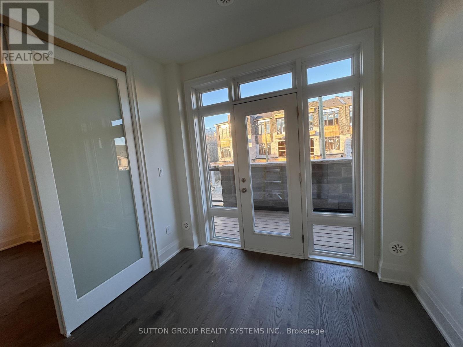 3302 Azam Way, Oakville, Ontario  L6M 4K1 - Photo 7 - W12443274