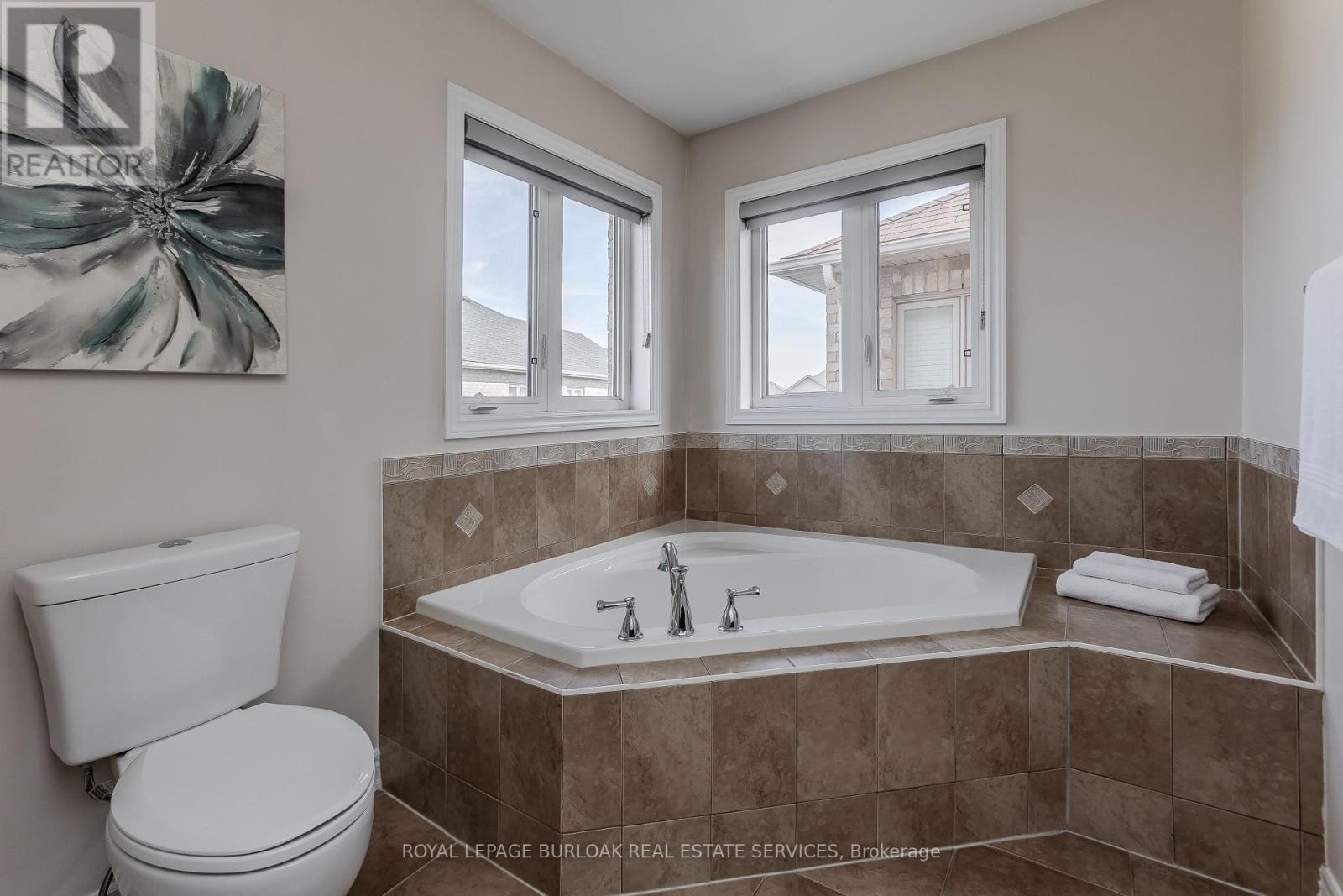 3295 Hopkins Drive, Burlington (Alton), Ontario  L7M 0M8 - Photo 24 - W12443304