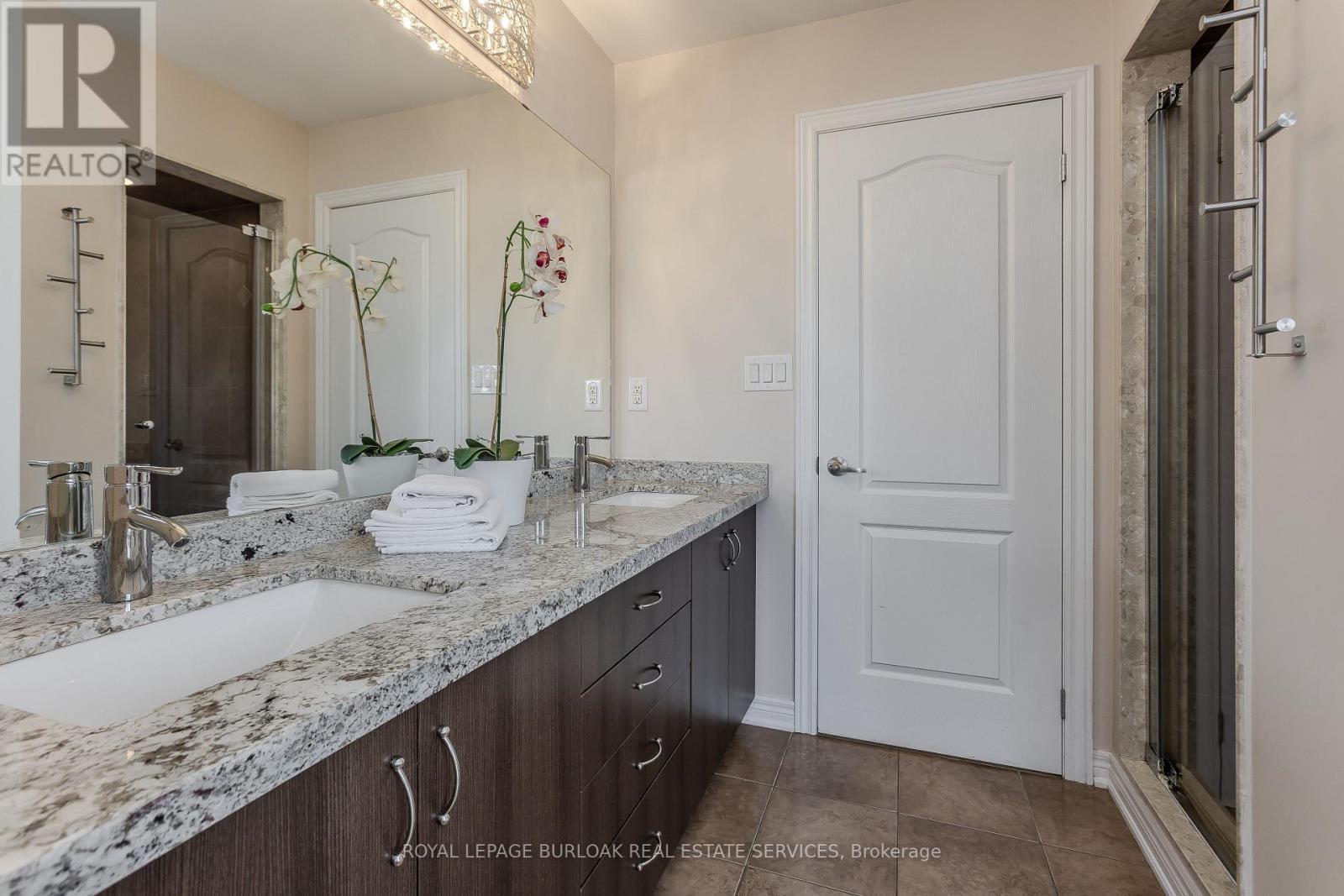 3295 Hopkins Drive, Burlington (Alton), Ontario  L7M 0M8 - Photo 25 - W12443304