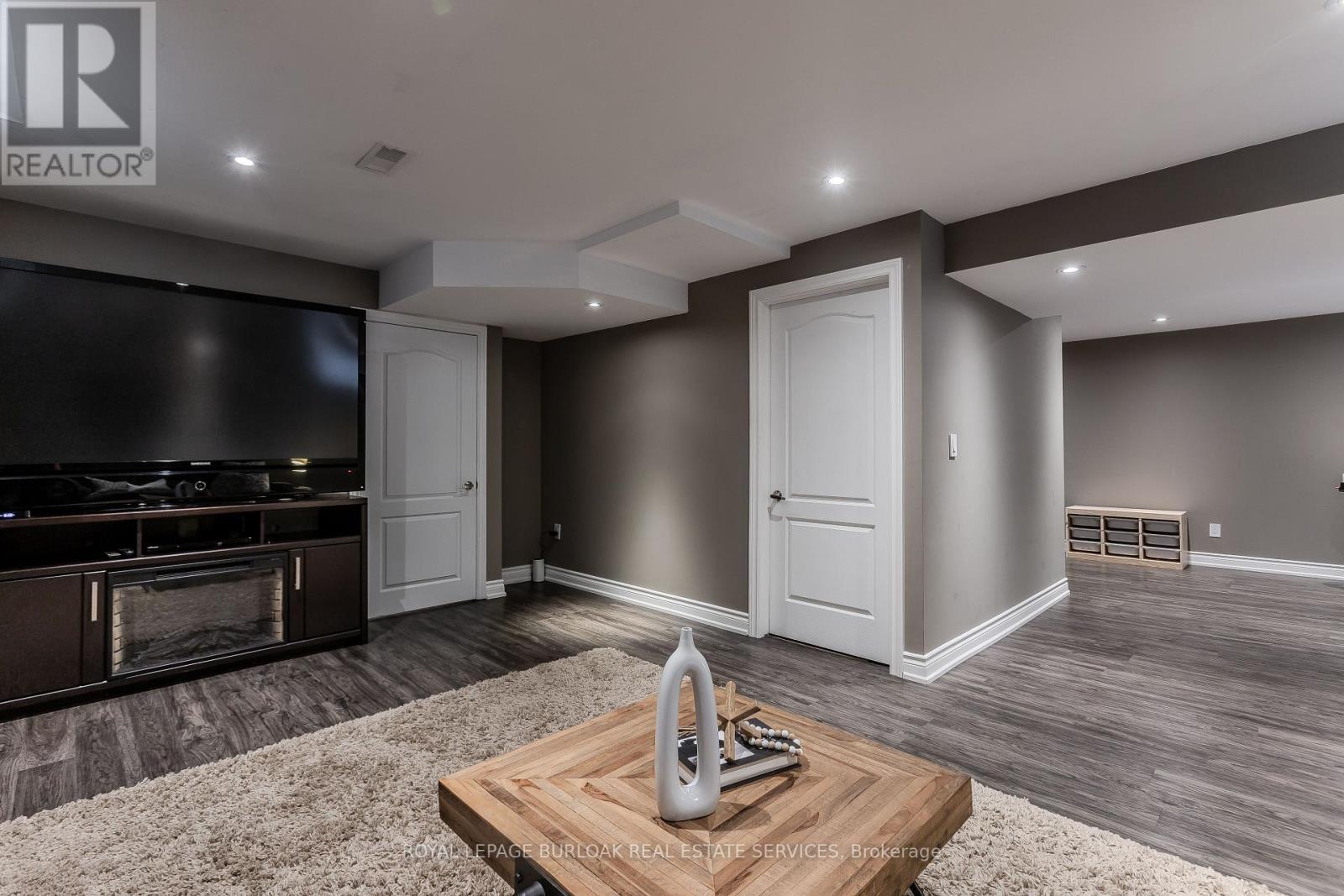 3295 Hopkins Drive, Burlington (Alton), Ontario  L7M 0M8 - Photo 34 - W12443304