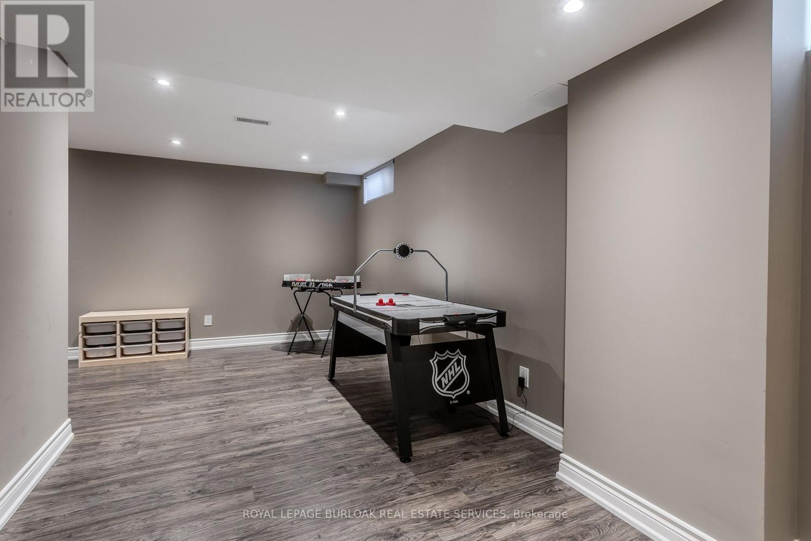 3295 Hopkins Drive, Burlington (Alton), Ontario  L7M 0M8 - Photo 35 - W12443304