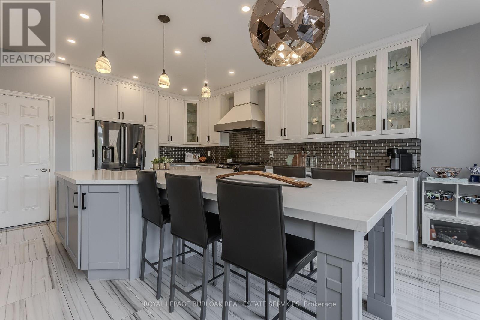 3295 Hopkins Drive, Burlington (Alton), Ontario  L7M 0M8 - Photo 8 - W12443304