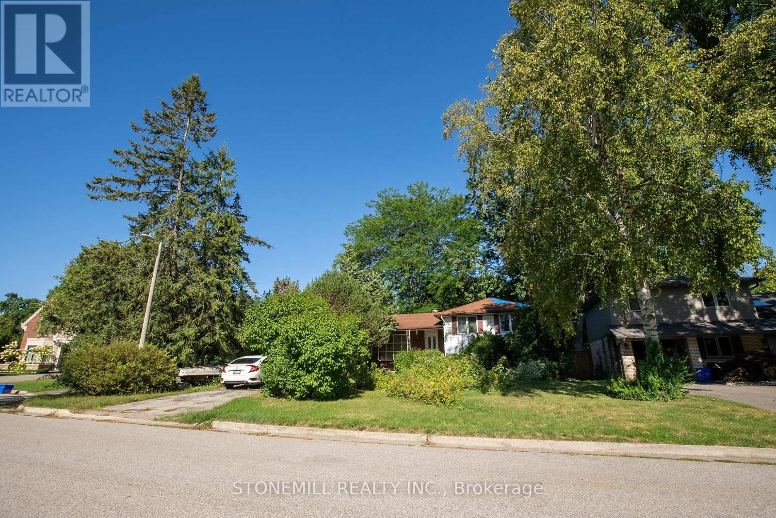 144 Ulster Drive, Oakville, Ontario  L6L 3P2 - Photo 1 - W12443352
