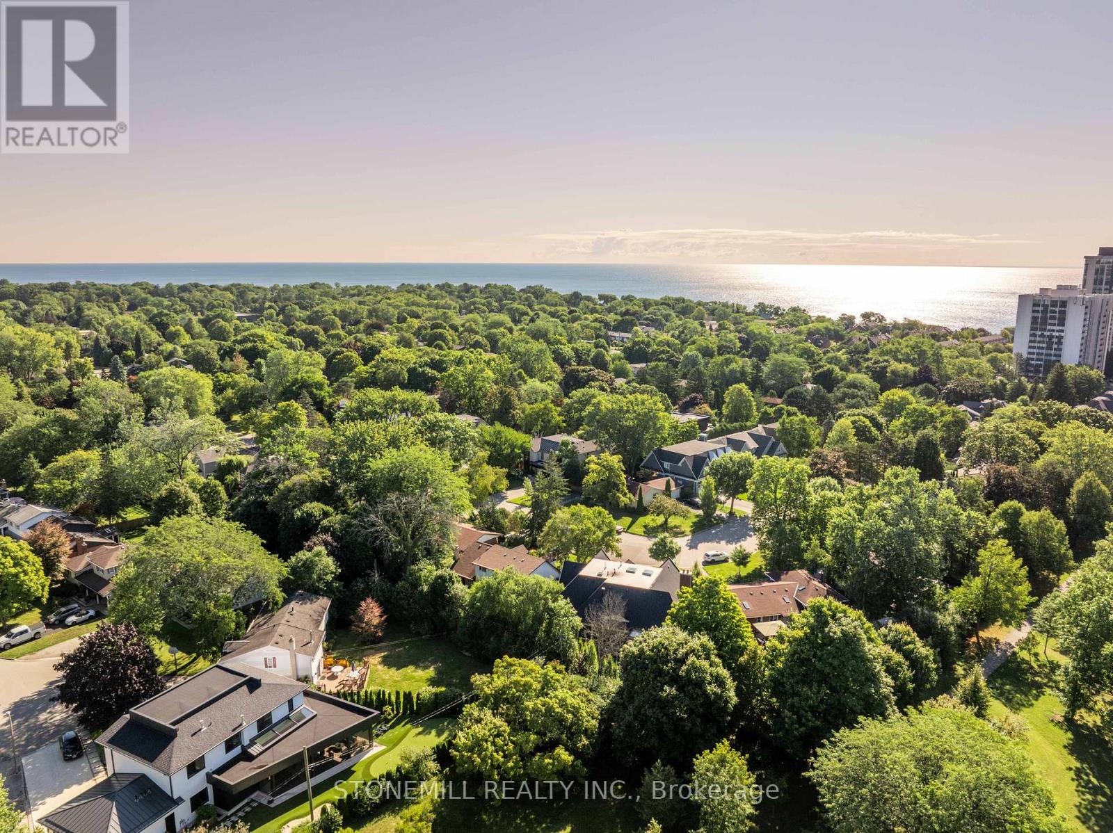 144 Ulster Drive, Oakville, Ontario  L6L 3P2 - Photo 4 - W12443352