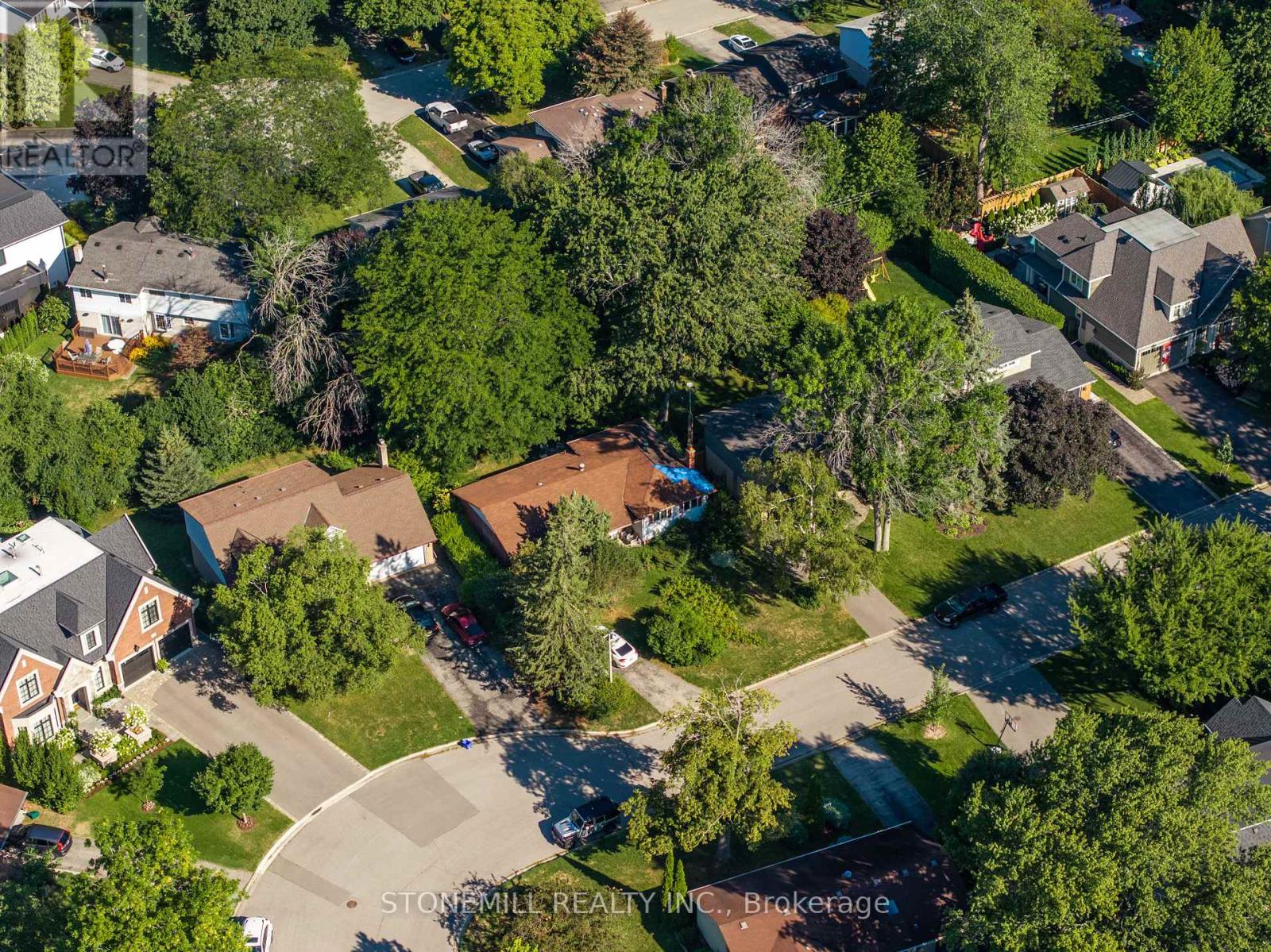 144 Ulster Drive, Oakville, Ontario  L6L 3P2 - Photo 5 - W12443352