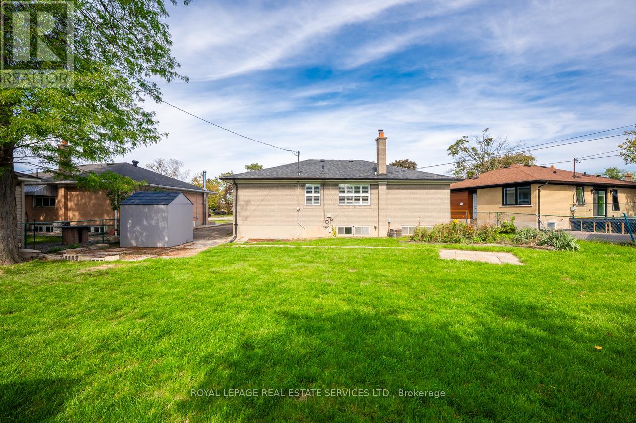 340 Leonard Street, Caledon (Bolton West), Ontario  L7E 4Y7 - Photo 12 - W12443376