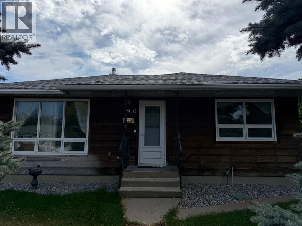 1910 16 Avenue S, Lethbridge, Alberta  T1K 0Z2 - Photo 2 - A2259005