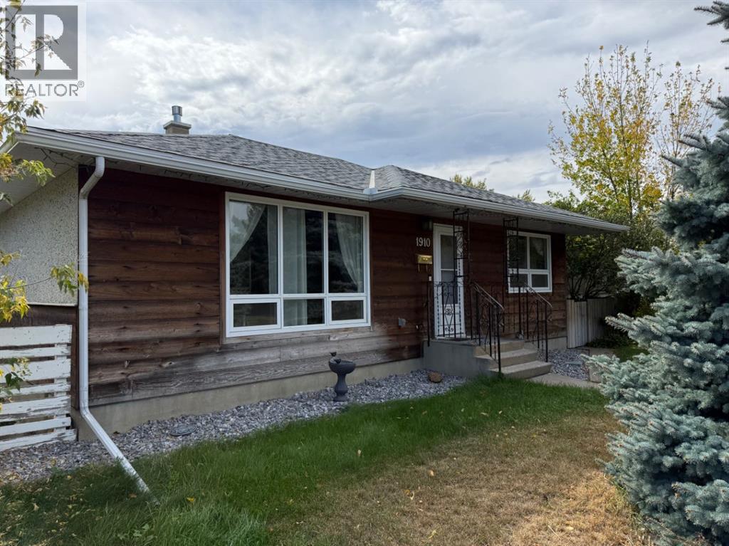 1910 16 Avenue S, Lethbridge, Alberta  T1K 0Z2 - Photo 1 - A2259005