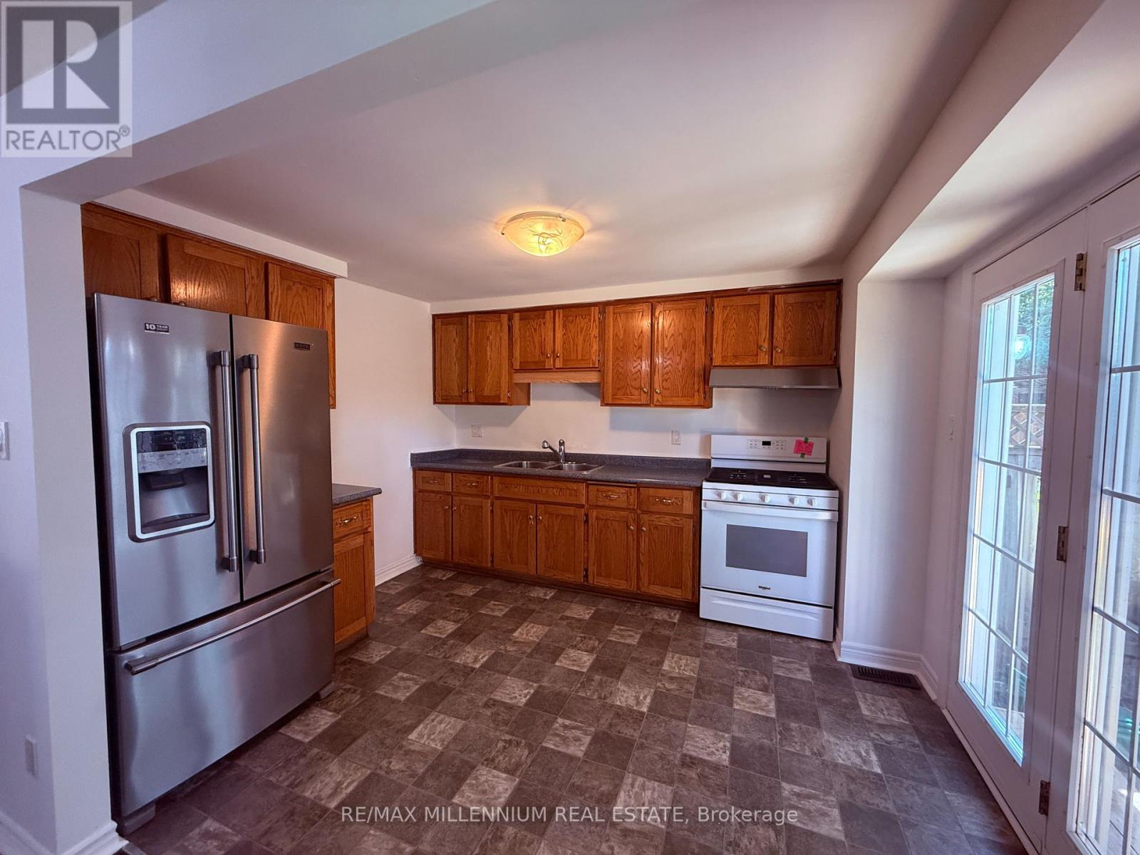 349 Strathallan Street, Centre Wellington (Fergus), Ontario  N1M 3K7 - Photo 10 - X12443275