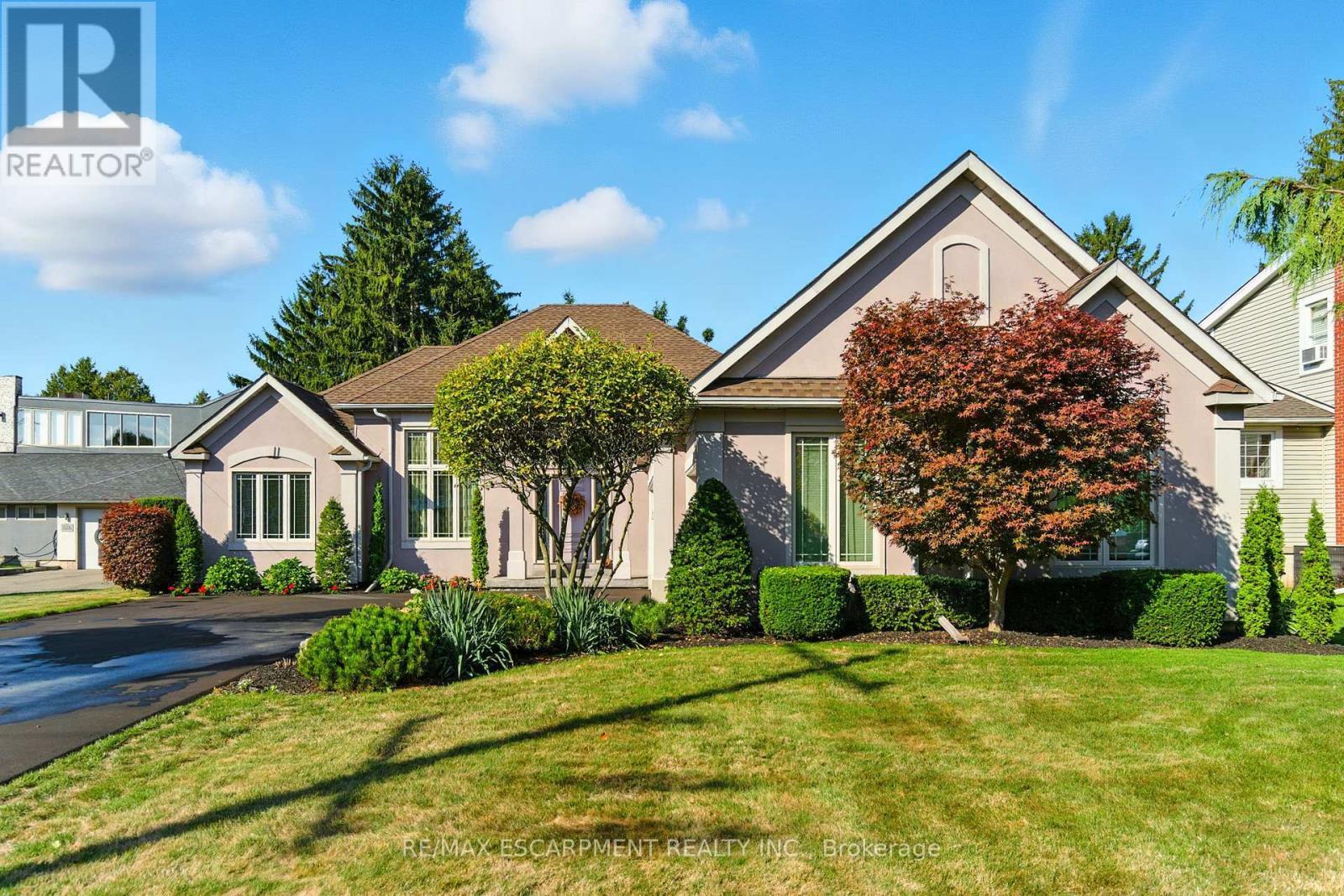 320 FIDDLER'S GREEN ROAD, Hamilton, Ontario