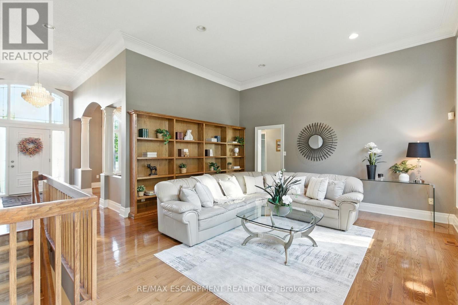 320 Fiddler's Green Road, Hamilton, Ontario  L9G 1X1 - Photo 10 - X12443373
