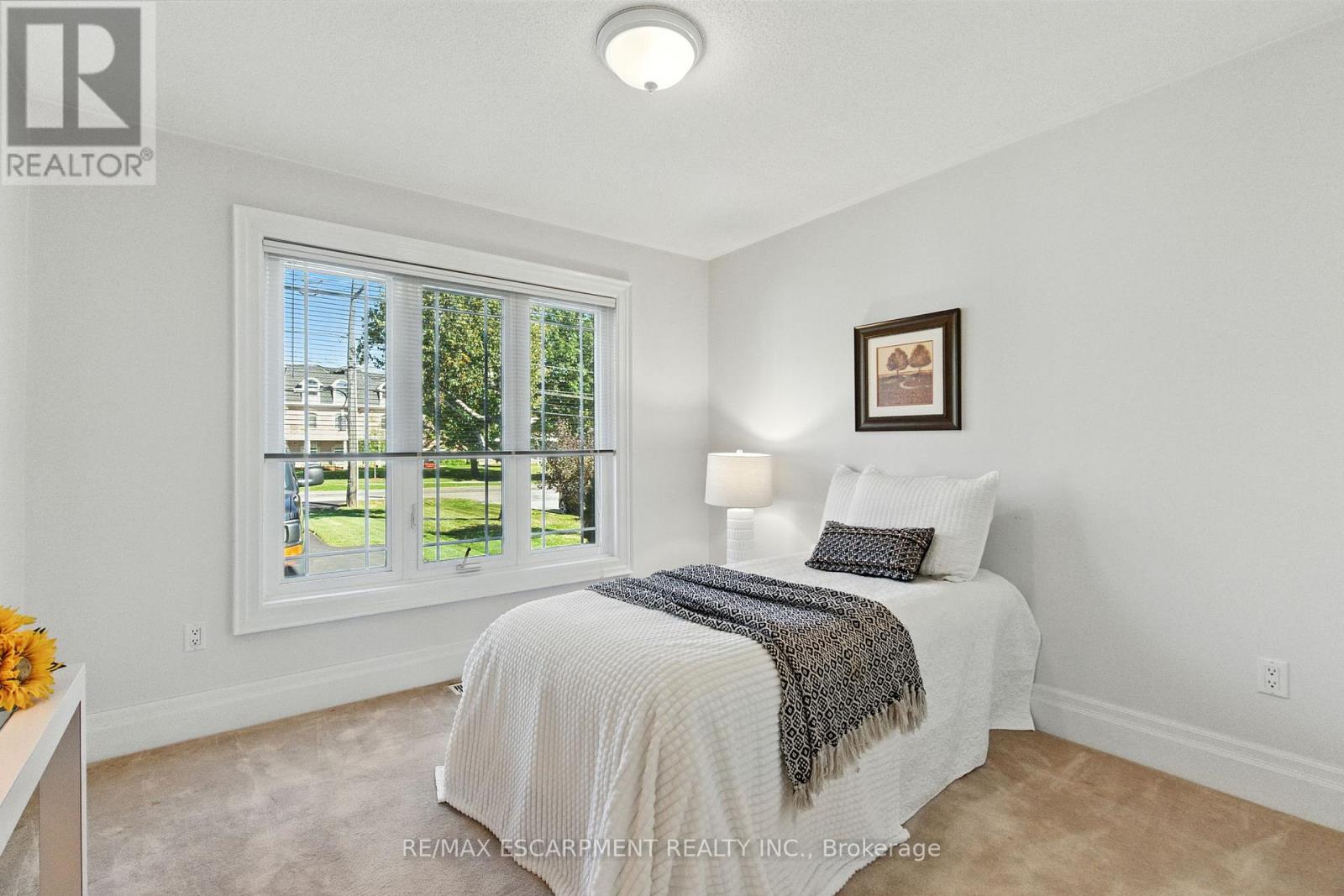 320 Fiddler's Green Road, Hamilton, Ontario  L9G 1X1 - Photo 27 - X12443373