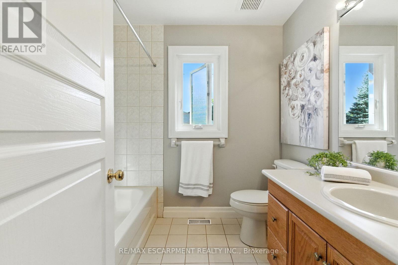 320 Fiddler's Green Road, Hamilton, Ontario  L9G 1X1 - Photo 33 - X12443373