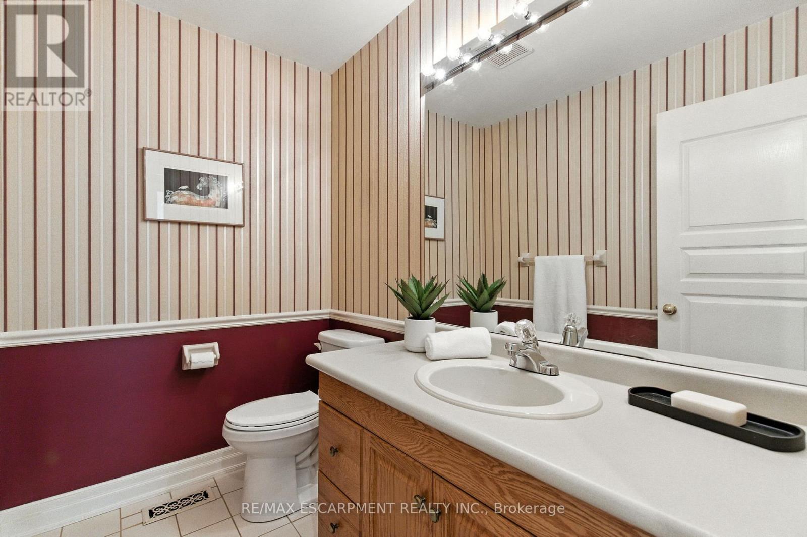 320 Fiddler's Green Road, Hamilton, Ontario  L9G 1X1 - Photo 34 - X12443373