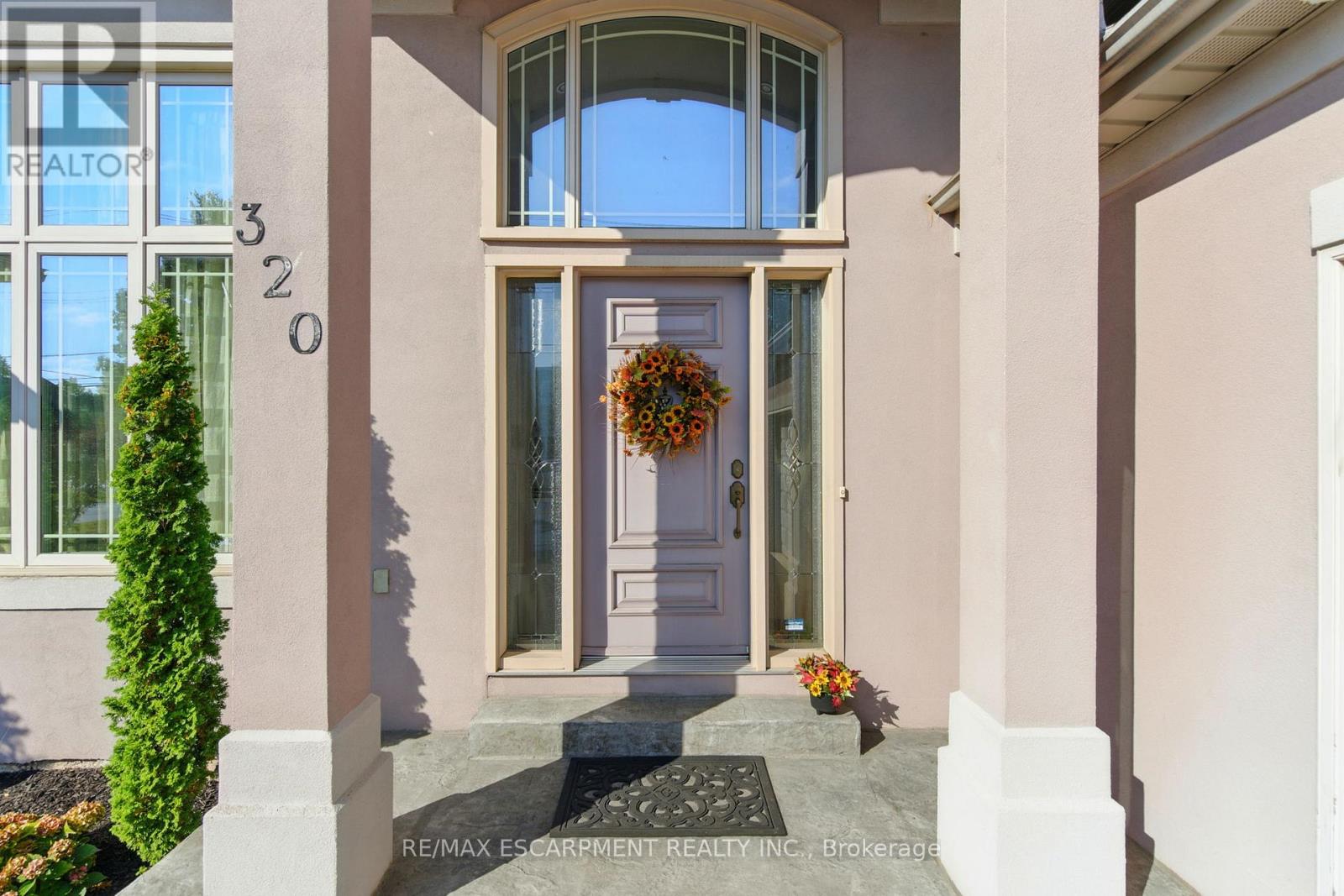 320 Fiddler's Green Road, Hamilton, Ontario  L9G 1X1 - Photo 4 - X12443373