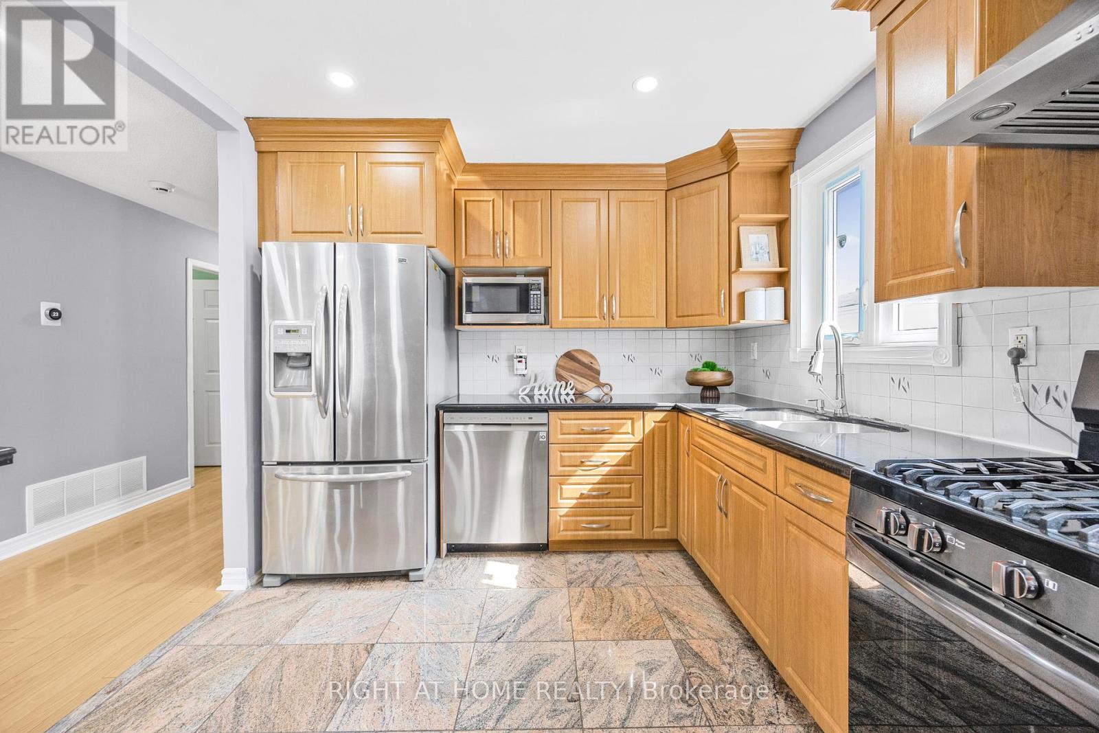 49 Tuscarora Drive, Toronto, Ontario  M2H 2K4 - Photo 16 - C12440712