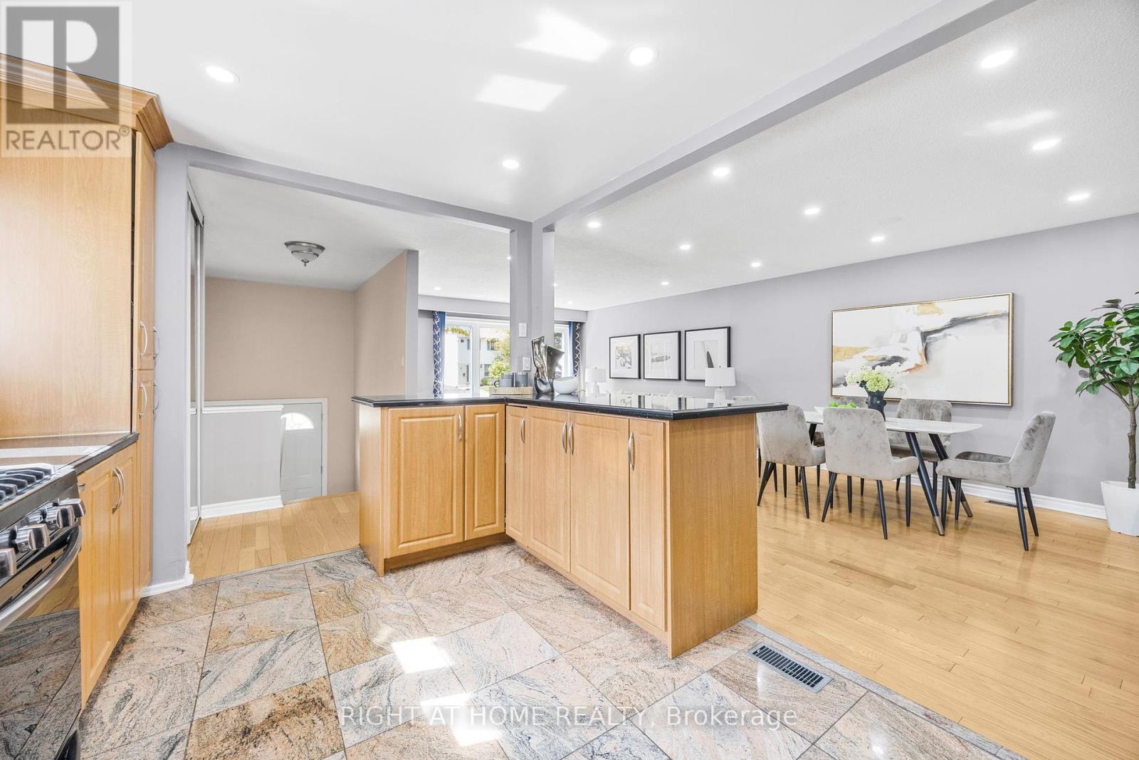 49 Tuscarora Drive, Toronto, Ontario  M2H 2K4 - Photo 17 - C12440712