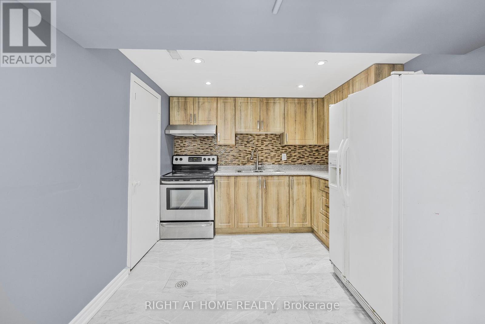 49 Tuscarora Drive, Toronto, Ontario  M2H 2K4 - Photo 30 - C12440712