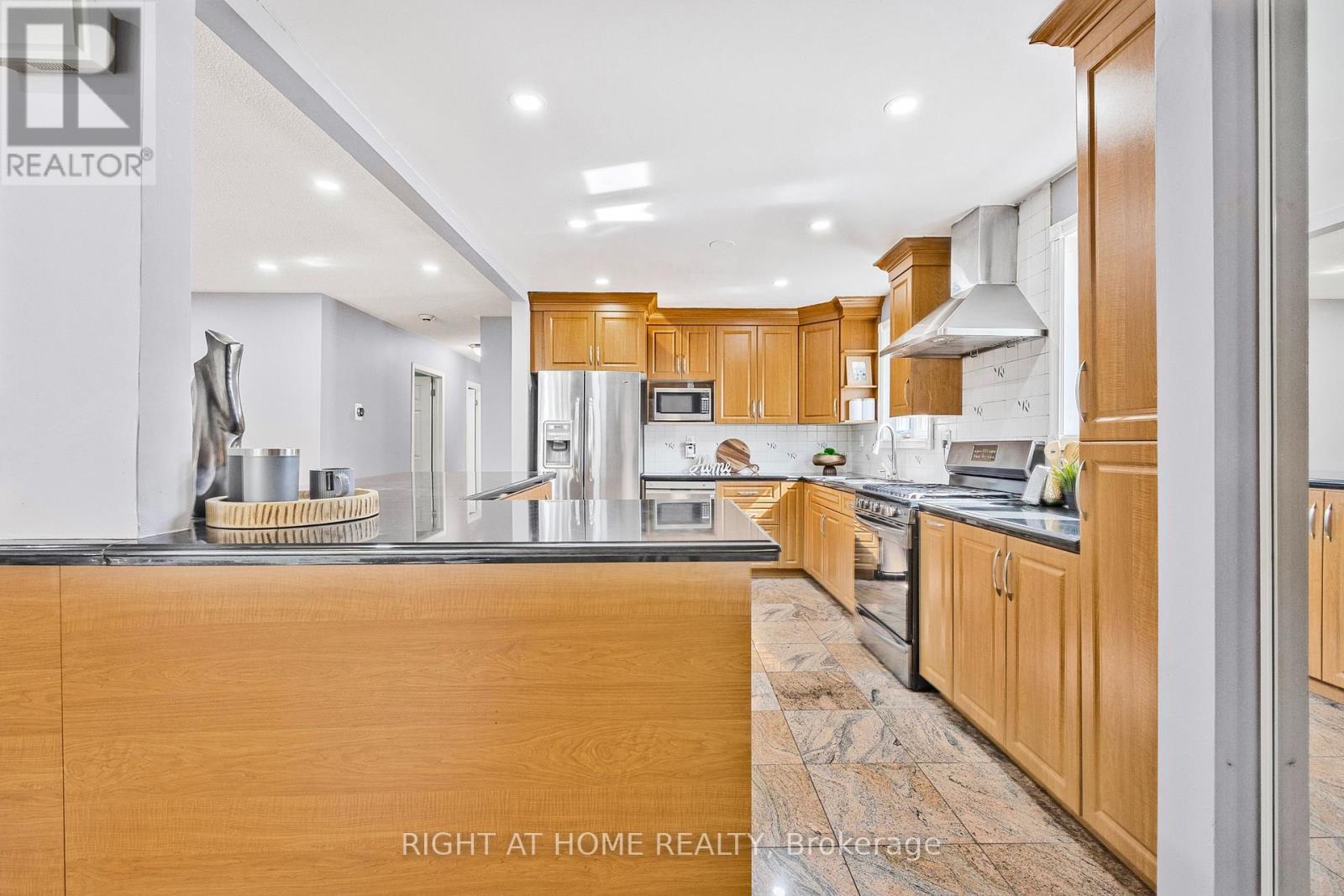 49 Tuscarora Drive, Toronto, Ontario  M2H 2K4 - Photo 15 - C12440712