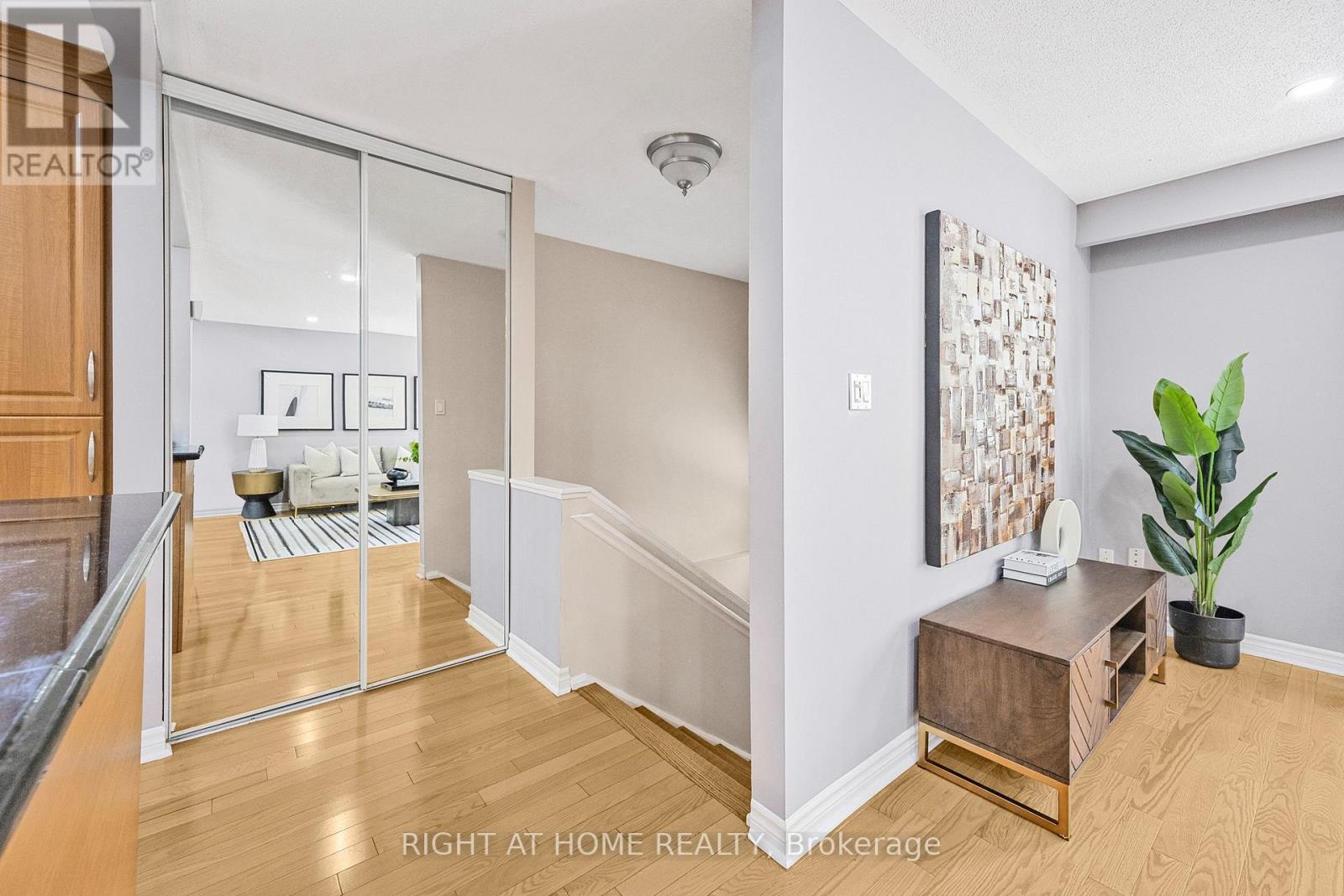 49 Tuscarora Drive, Toronto, Ontario  M2H 2K4 - Photo 4 - C12440712