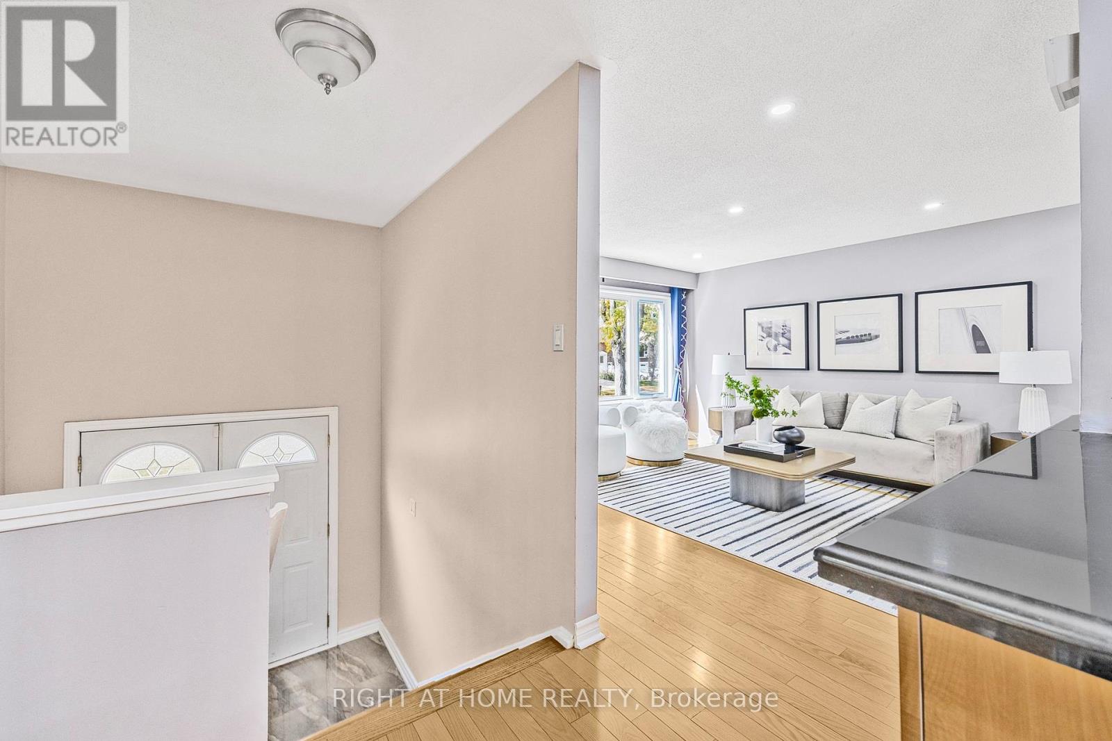 49 Tuscarora Drive, Toronto, Ontario  M2H 2K4 - Photo 5 - C12440712