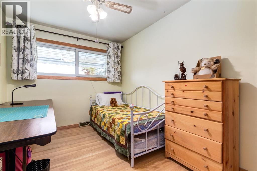 274 Carragana Crescent Nw, Calgary, Alberta  T2L 1B1 - Photo 13 - A2256316