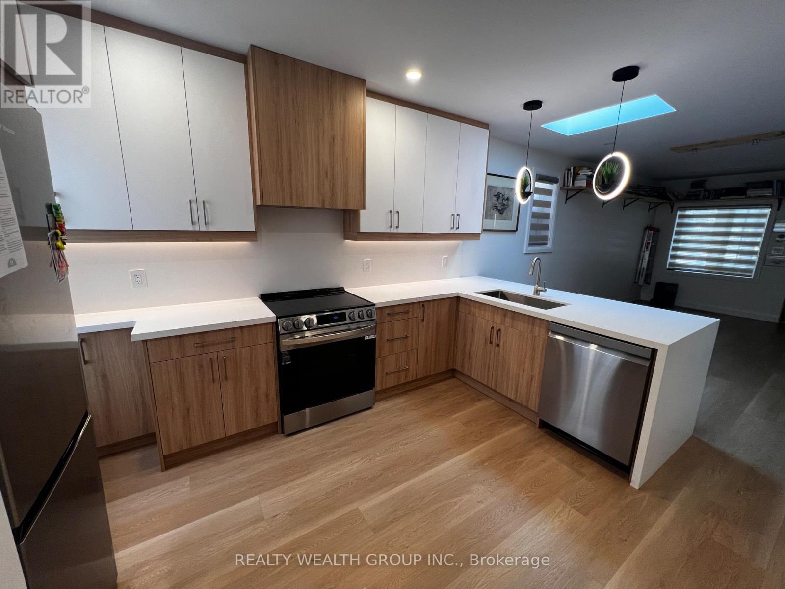 166 Harvie Avenue, Toronto, Ontario  M6E 4K3 - Photo 6 - W12443009