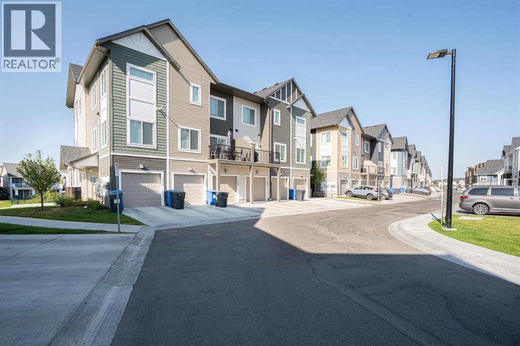 358 Canals Crossing Sw, Airdrie, Alberta  T4B 3J4 - Photo 3 - A2258611