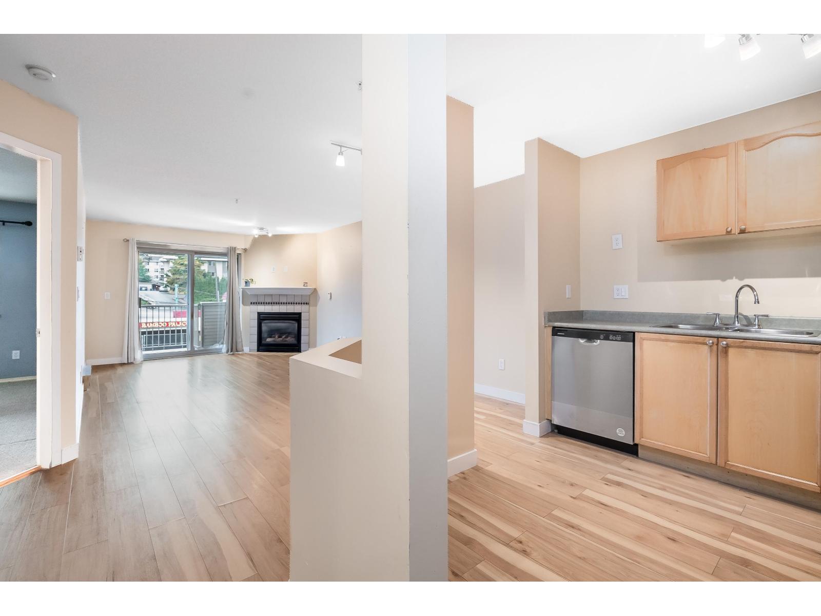 303 33478 Roberts Avenue, Abbotsford, British Columbia  V2S 8E1 - Photo 5 - R3054745