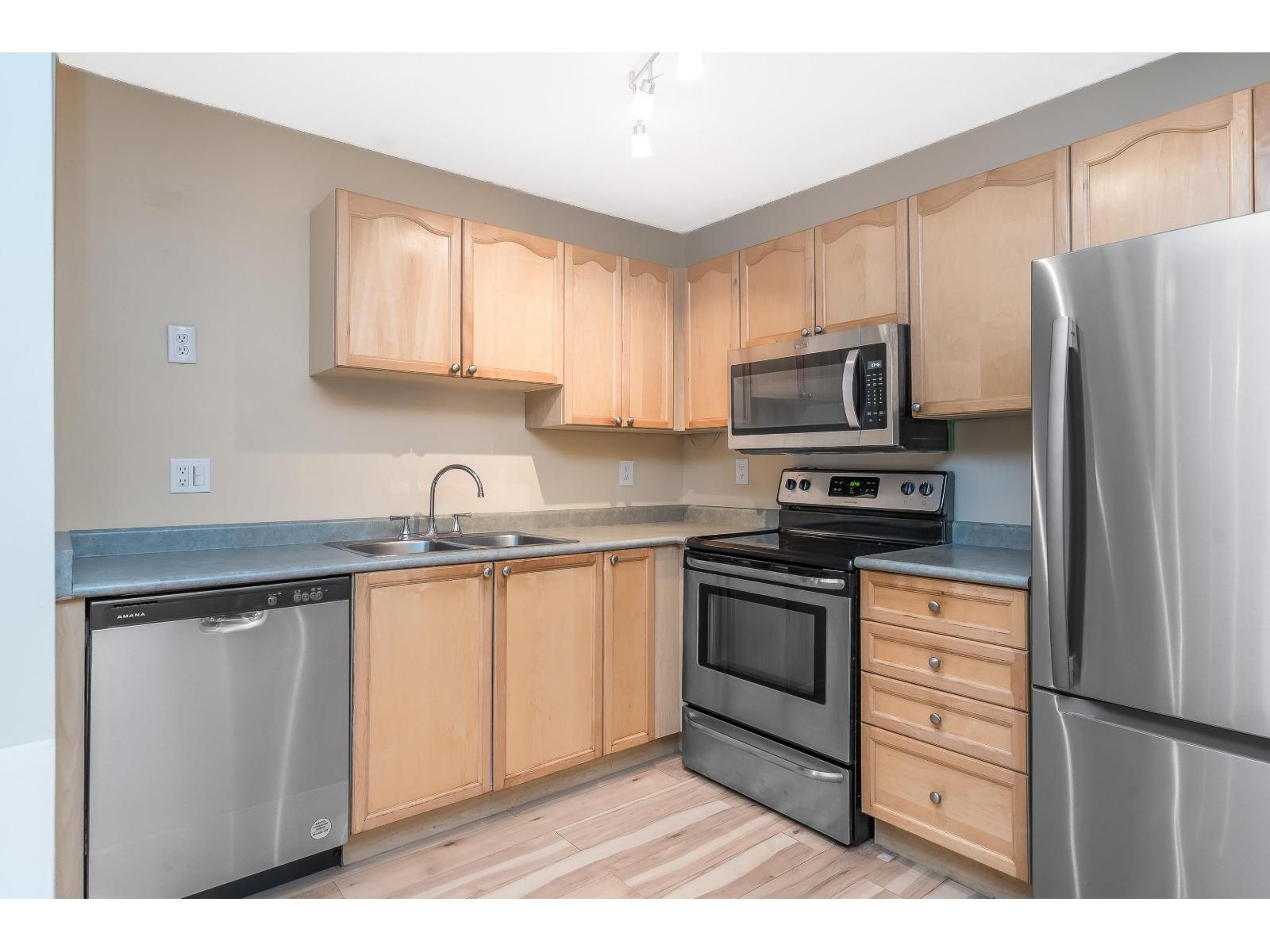 303 33478 Roberts Avenue, Abbotsford, British Columbia  V2S 8E1 - Photo 11 - R3054745