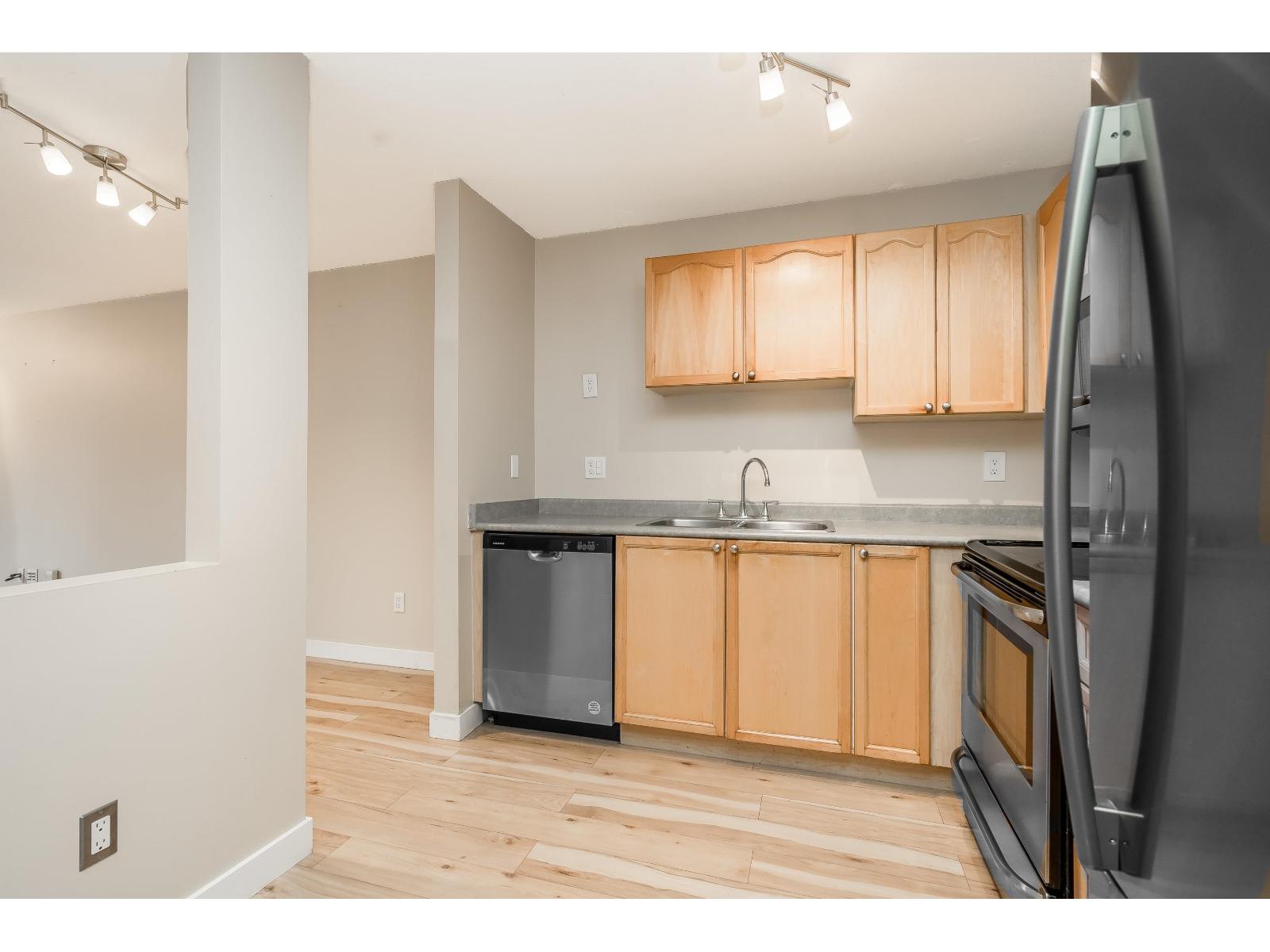 303 33478 Roberts Avenue, Abbotsford, British Columbia  V2S 8E1 - Photo 8 - R3054745