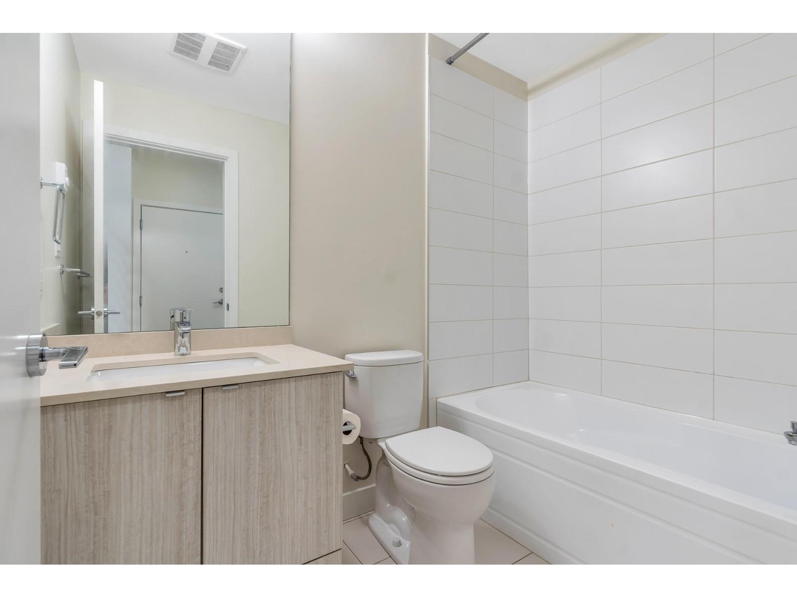 111 6438 195a Street, Surrey, British Columbia  V4N 6R5 - Photo 4 - R3055047