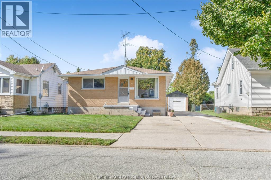 MLS# 25025023: 55 WILSON AVENUE, Chatham, Canada