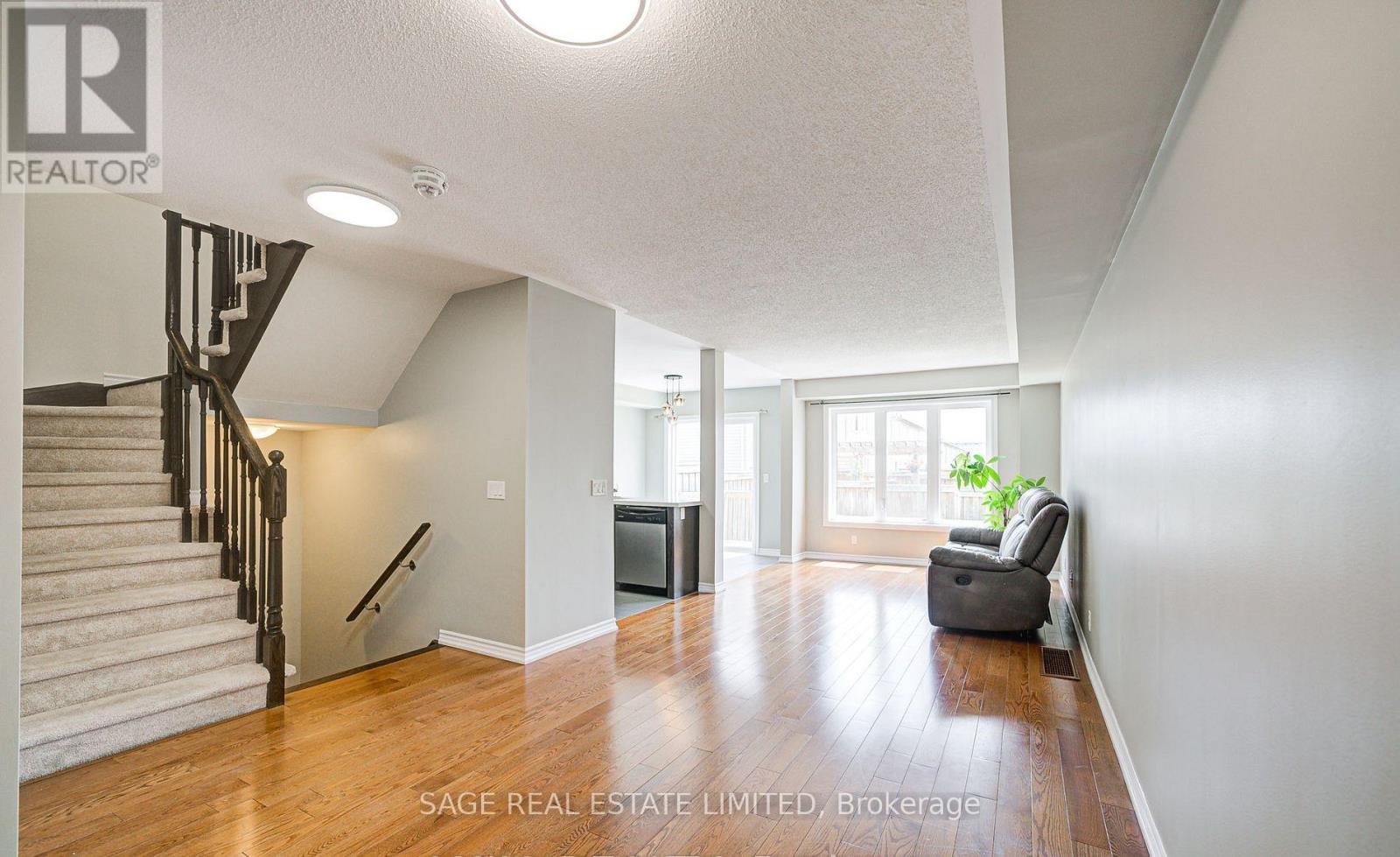 101 Nearco Gate, Oshawa, Ontario  L1L 0J3 - Photo 3 - E12436079