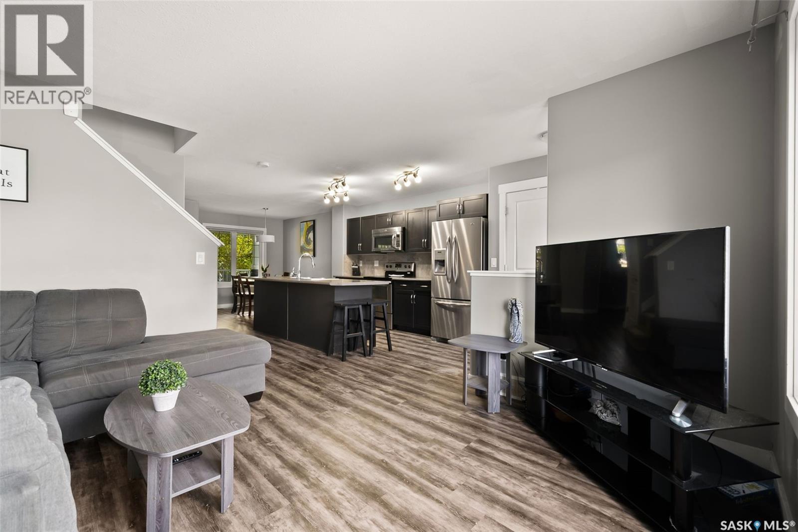 5330 Universal Crescent, Regina, Saskatchewan  S4W 0K7 - Photo 2 - SK019999