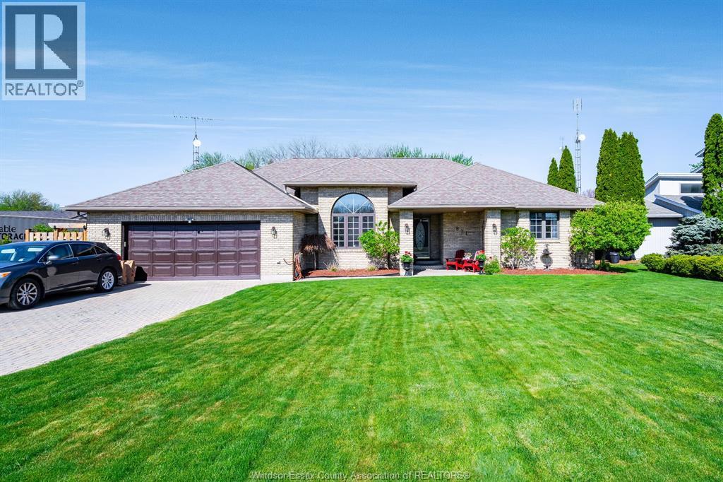 MLS# 25025256: 811 RIVAIT DRIVE, Lakeshore, Canada
