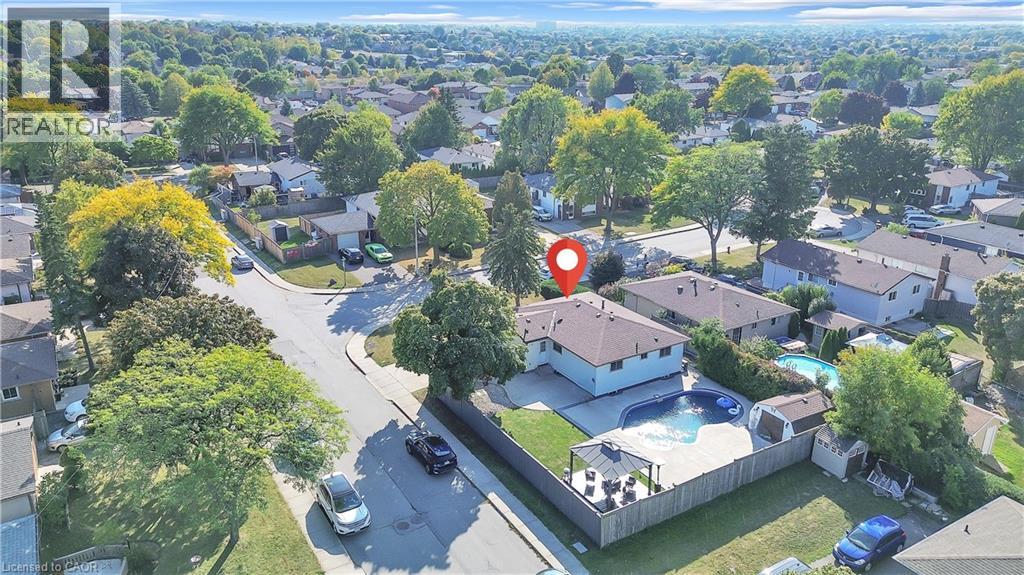 4 LISA Court, Hamilton, Ontario