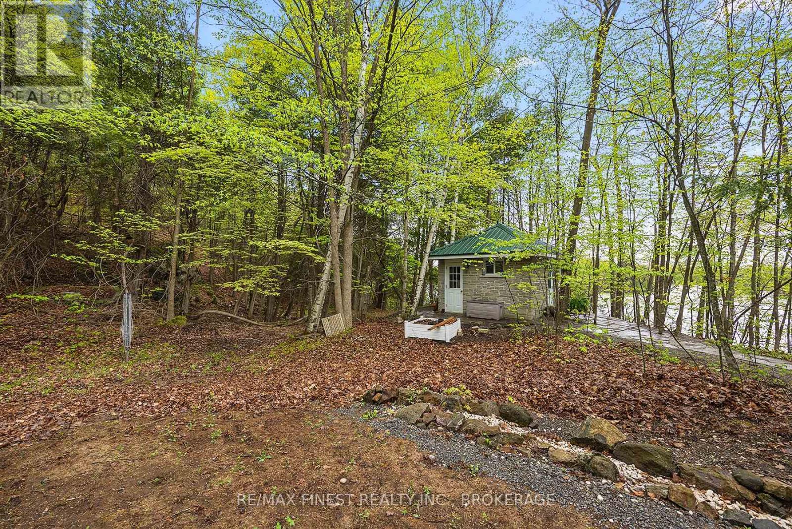 8126 Perth Road, South Frontenac, Ontario  K0H 2L0 - Photo 16 - X12443582
