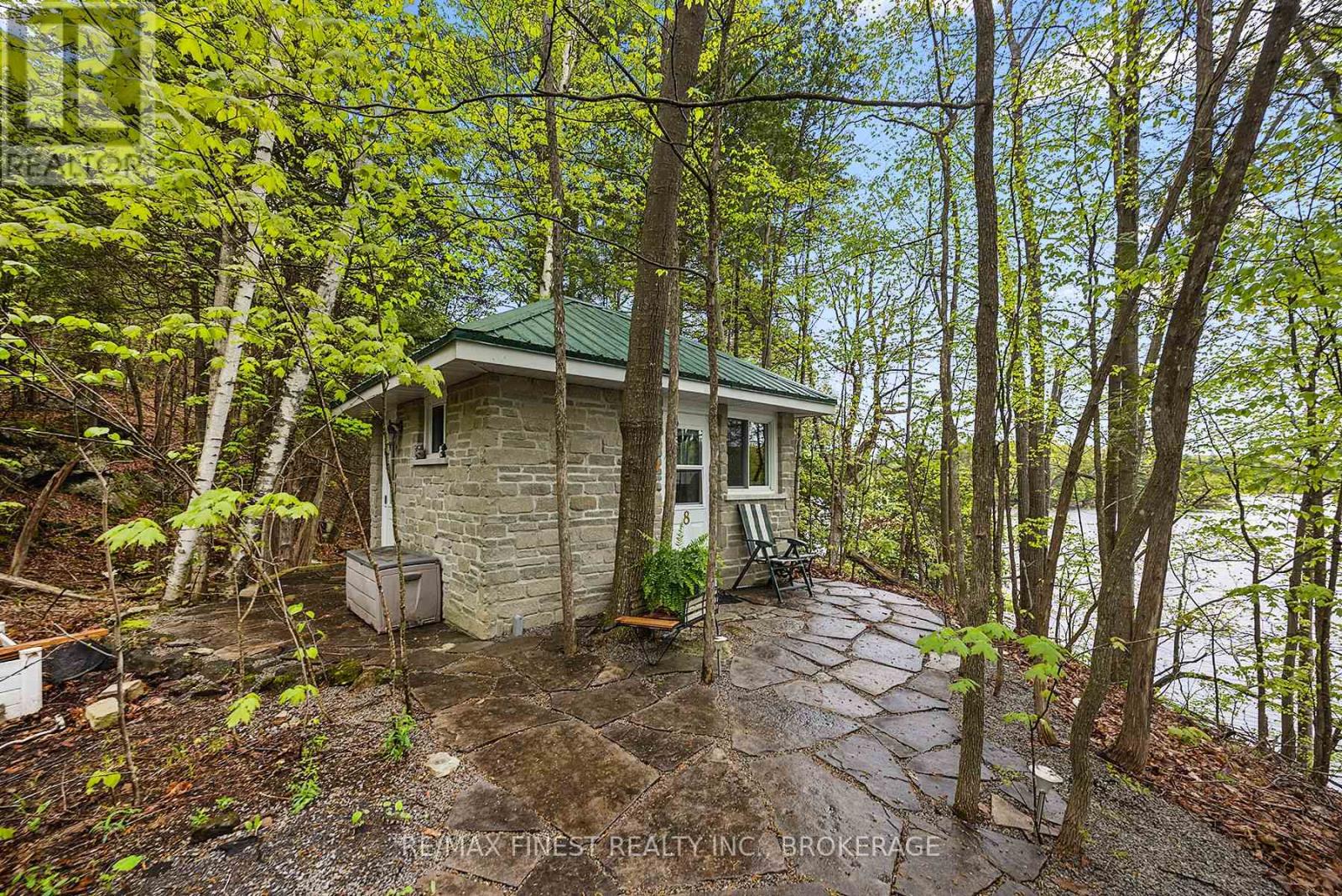 8126 Perth Road, South Frontenac, Ontario  K0H 2L0 - Photo 17 - X12443582