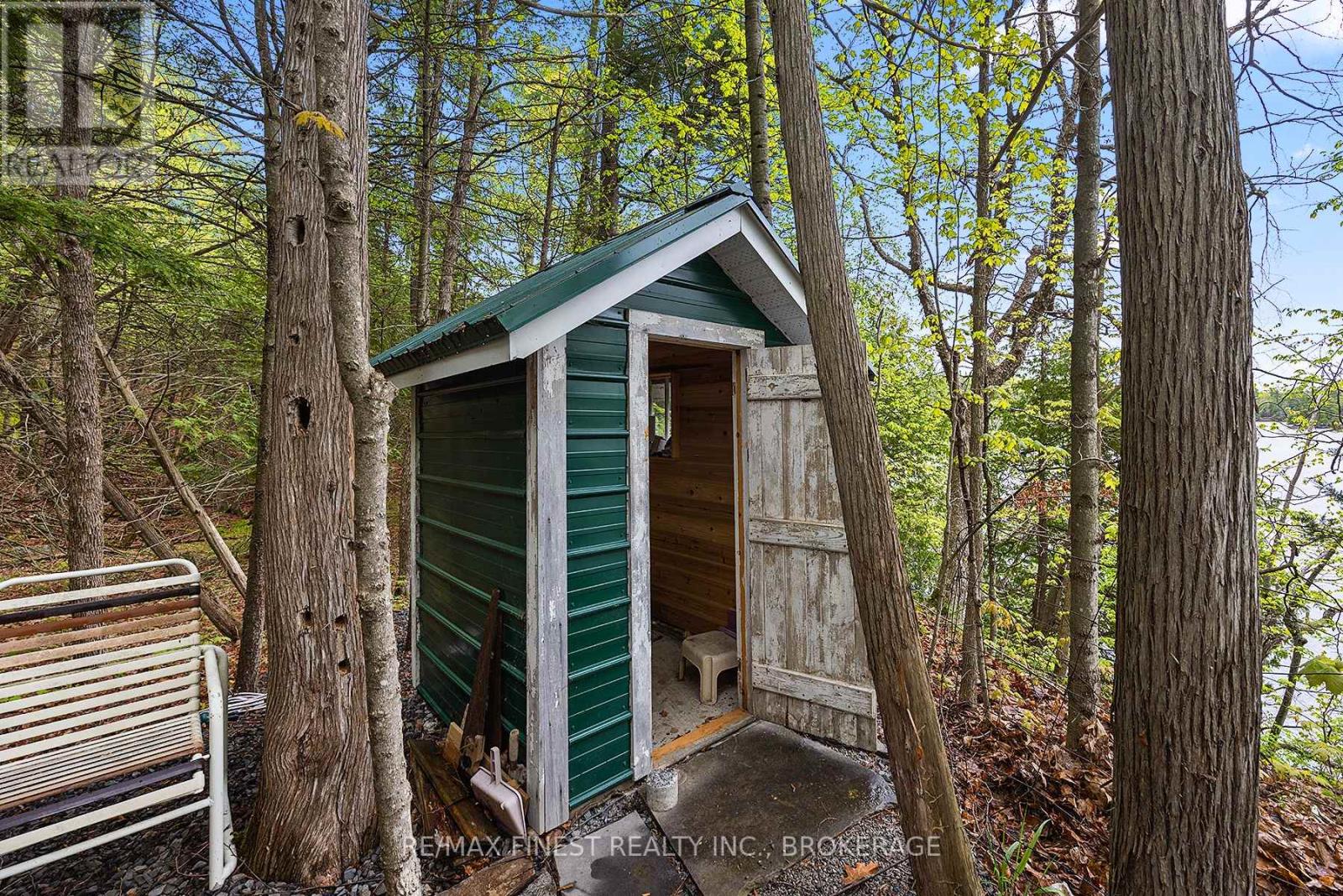 8126 Perth Road, South Frontenac, Ontario  K0H 2L0 - Photo 18 - X12443582
