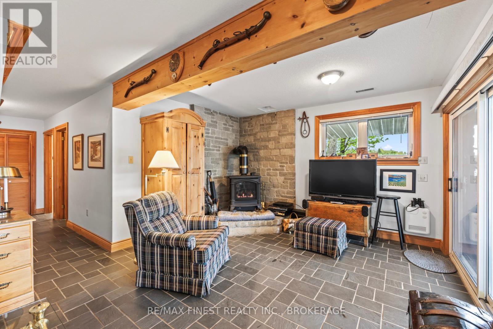 8126 Perth Road, South Frontenac, Ontario  K0H 2L0 - Photo 27 - X12443582