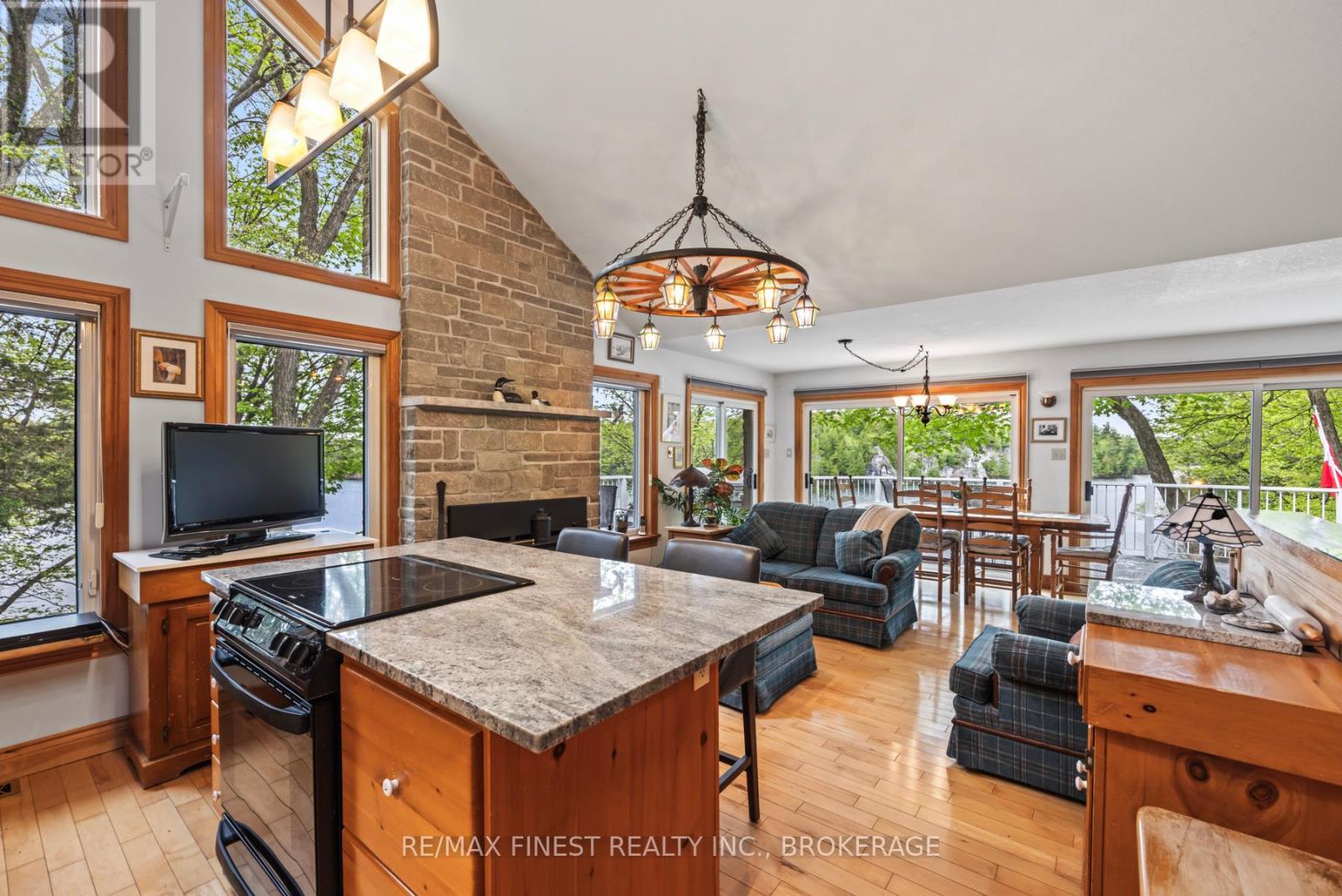 8126 Perth Road, South Frontenac, Ontario  K0H 2L0 - Photo 34 - X12443582