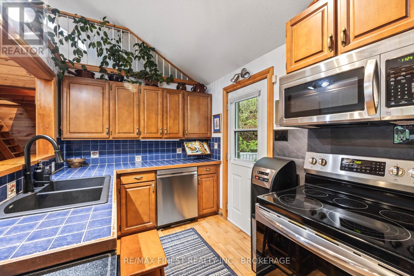 8126 Perth Road, South Frontenac, Ontario  K0H 2L0 - Photo 35 - X12443582